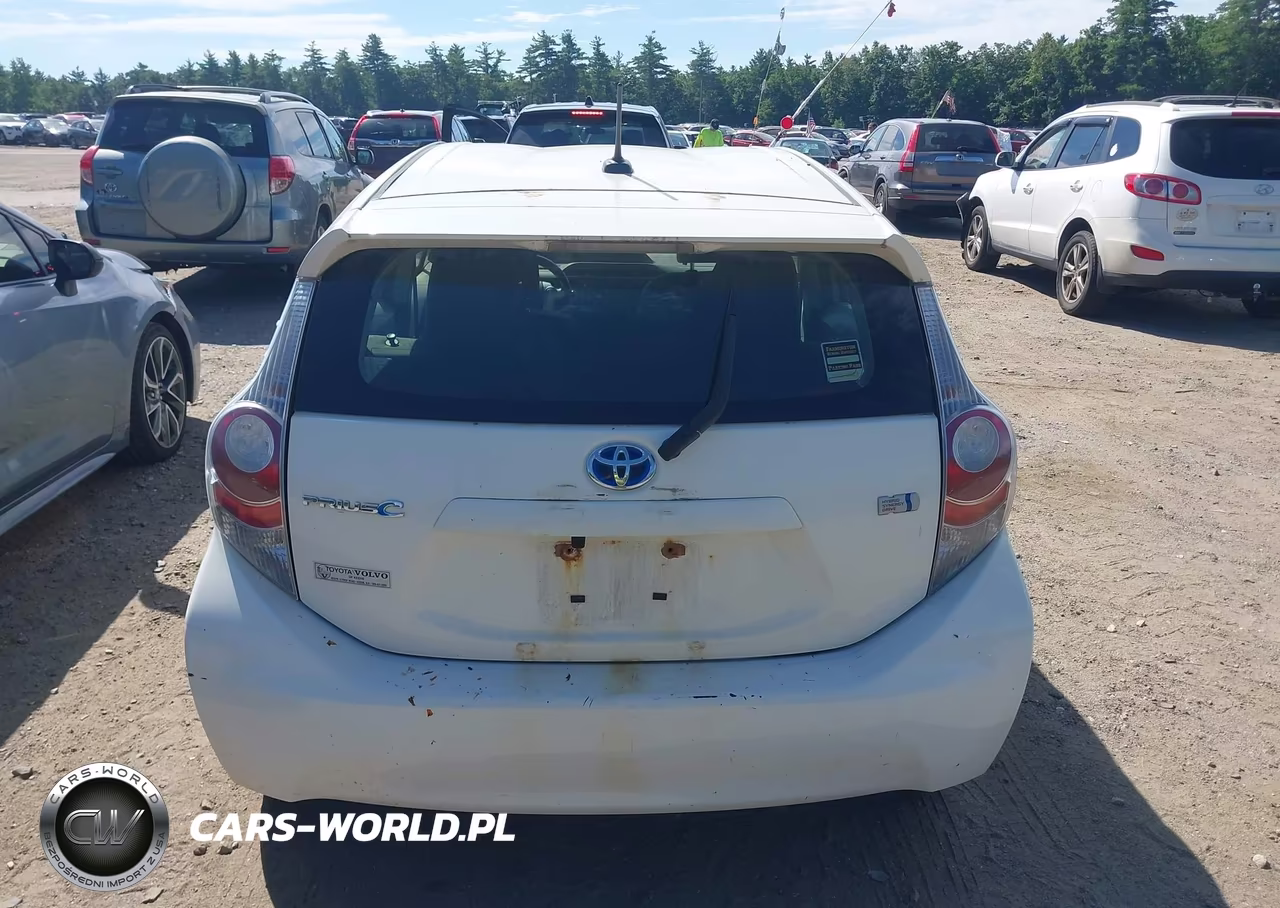 2014 Toyota Prius C Three VIN:JTDKDTB31E1062269 - 16