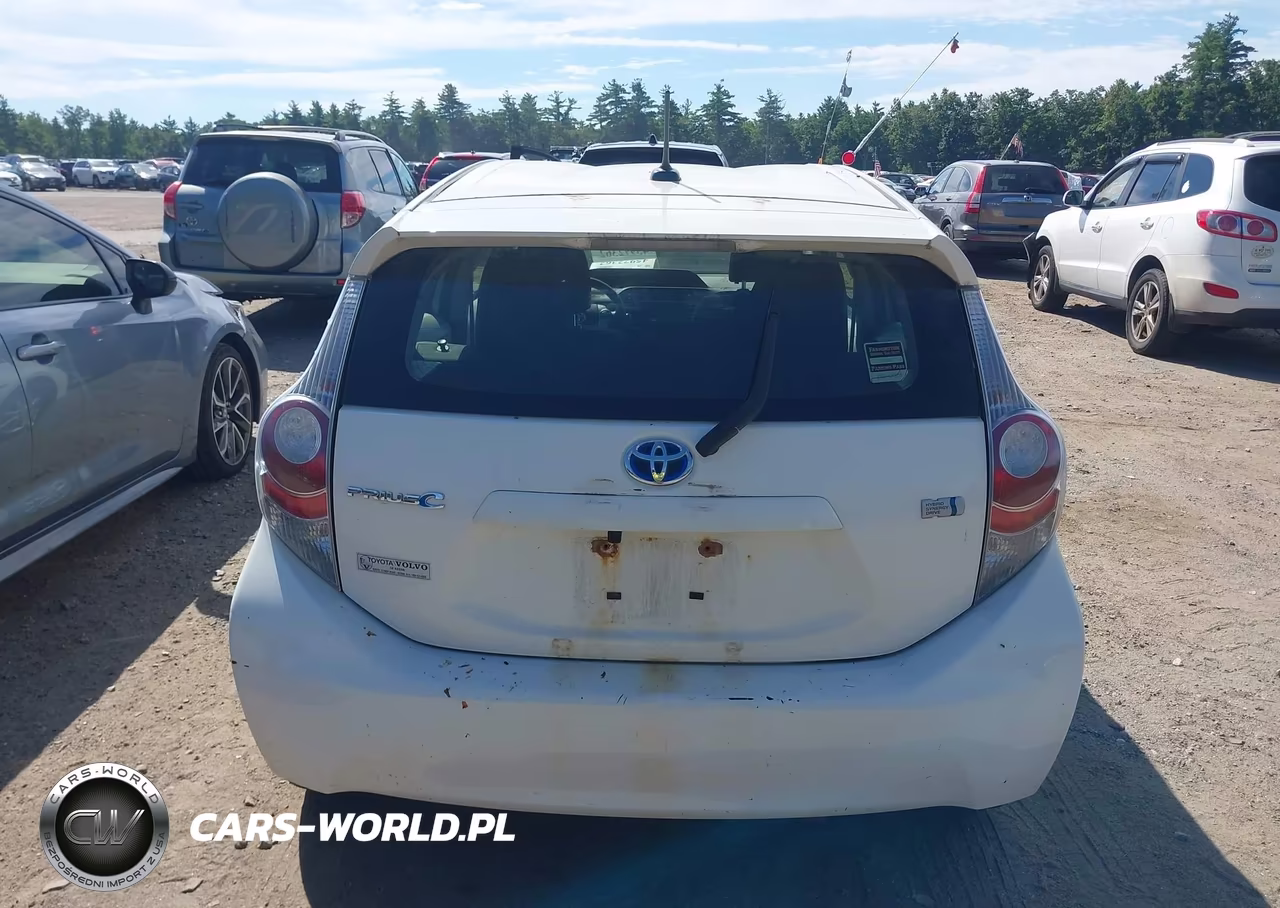 2014 Toyota Prius C Three VIN:JTDKDTB31E1062269 - 18