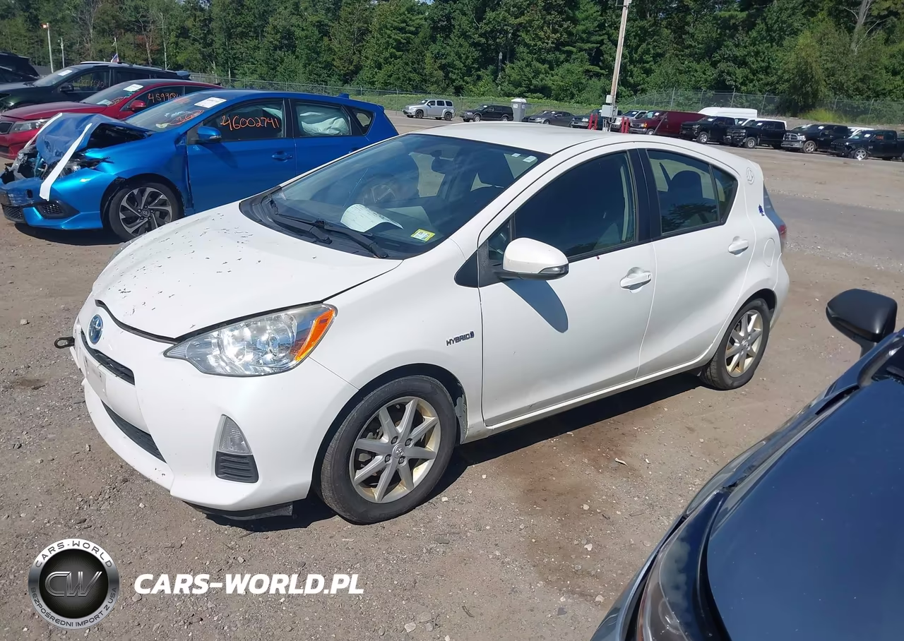 2014 Toyota Prius C Three VIN:JTDKDTB31E1062269 - 2