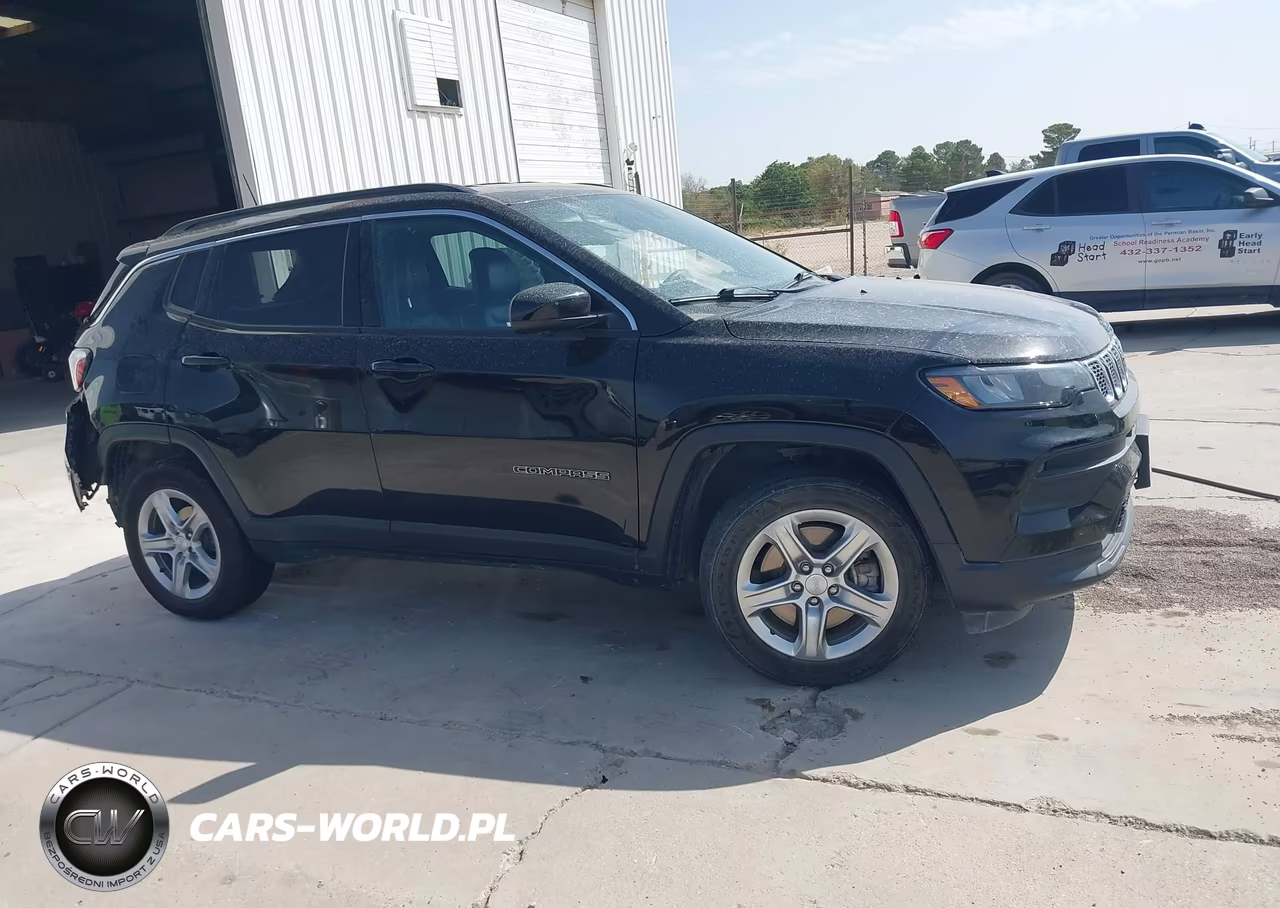 2023 Jeep Compass Latitude 4X4 VIN:3C4NJDBN2PT571313 - 13