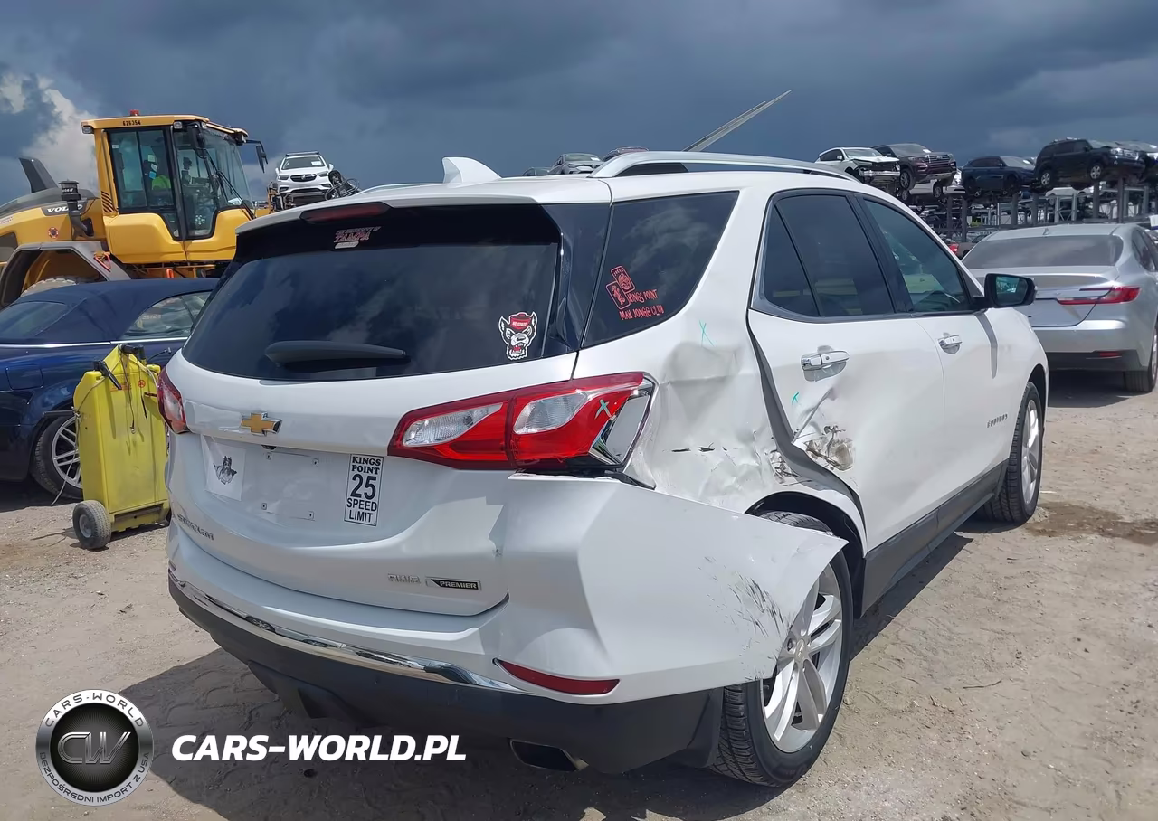2018 Chevrolet Equinox Premier VIN:2GNAXWEX5J6239097 - 4