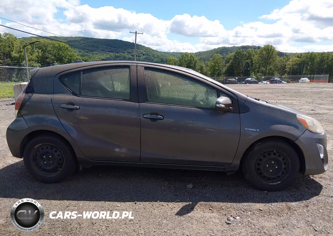 2016 Toyota Prius C Two VIN:JTDKDTB38G1121868 - 14