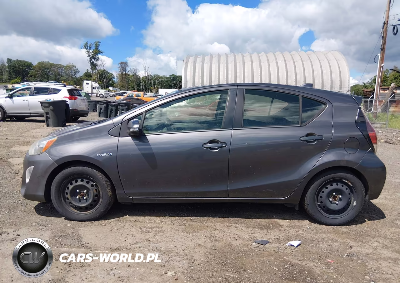 2016 Toyota Prius C Two VIN:JTDKDTB38G1121868 - 15
