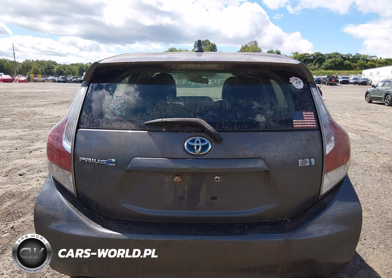2016 Toyota Prius C Two VIN:JTDKDTB38G1121868 - 17
