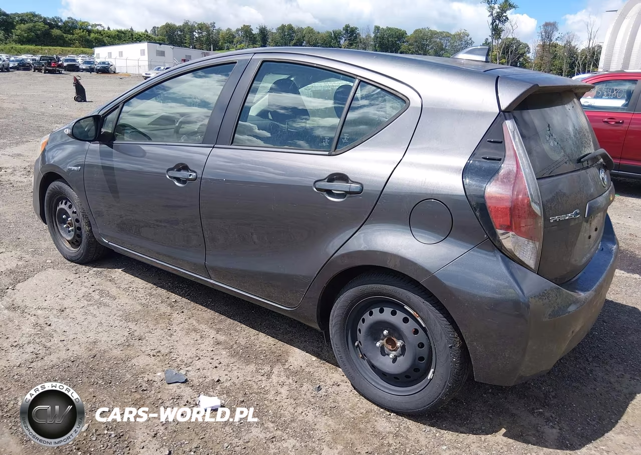 2016 Toyota Prius C Two VIN:JTDKDTB38G1121868 - 3
