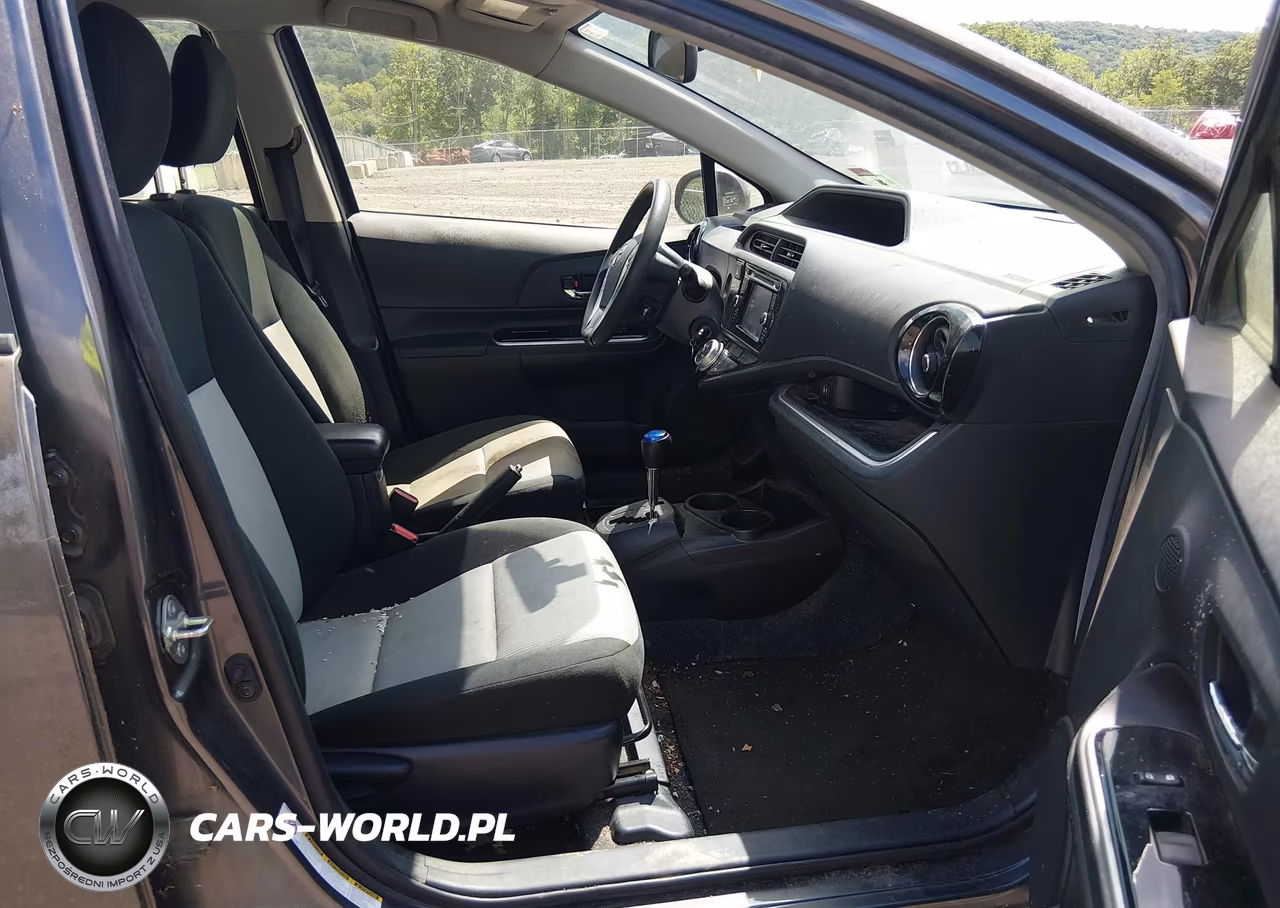 2016 Toyota Prius C Two VIN:JTDKDTB38G1121868 - 5