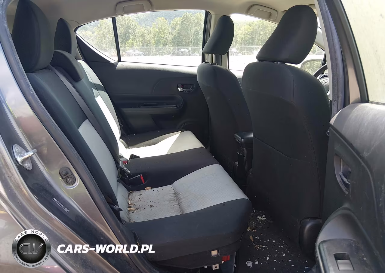 2016 Toyota Prius C Two VIN:JTDKDTB38G1121868 - 8