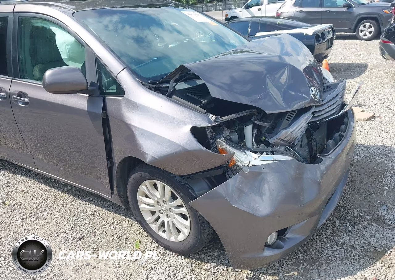 2015 Toyota Sienna Xle 8 Passenger VIN:5TDYK3DC2FS585480 - 17