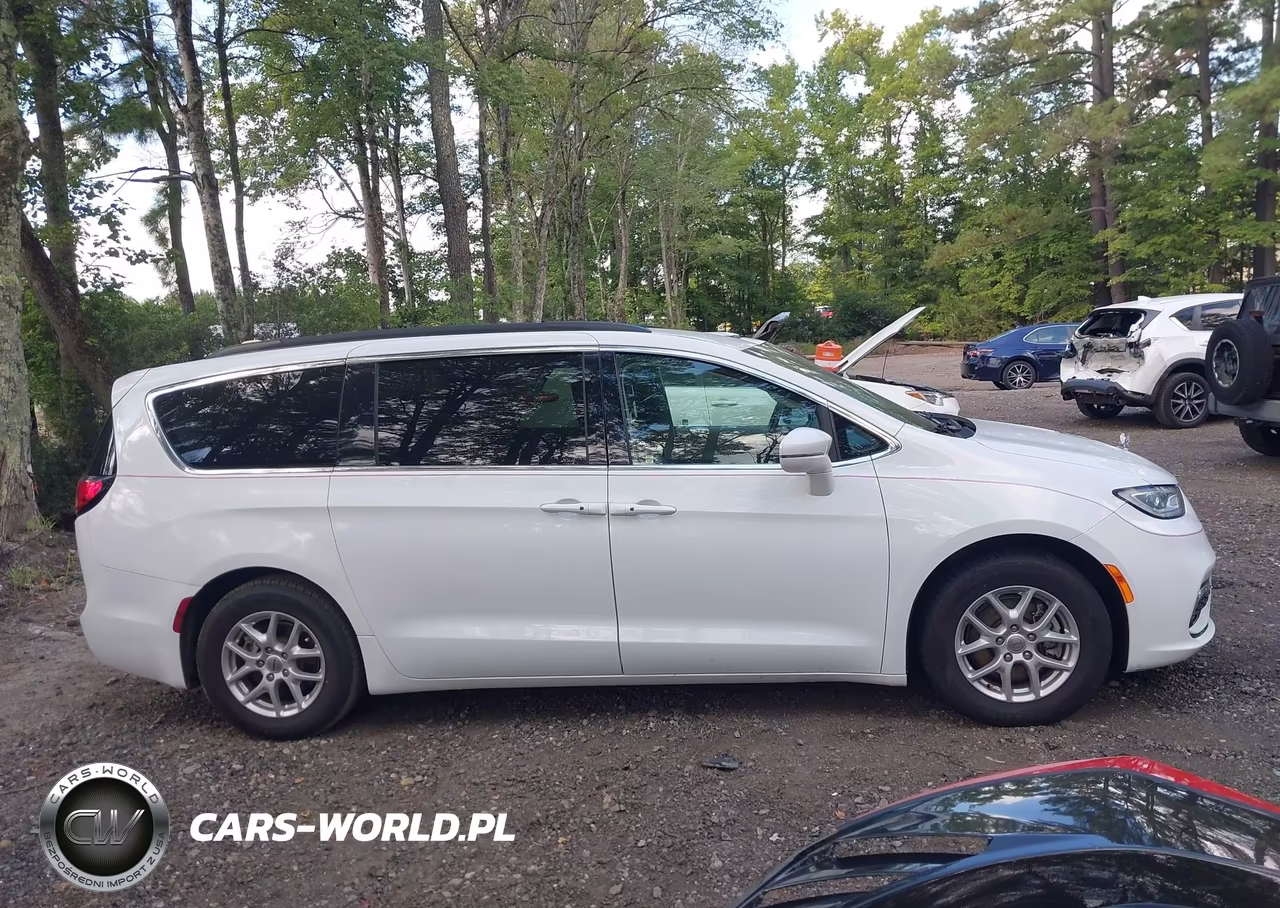 2022 Chrysler Pacifica Touring L VIN:2C4RC1BG5NR178966 - 13