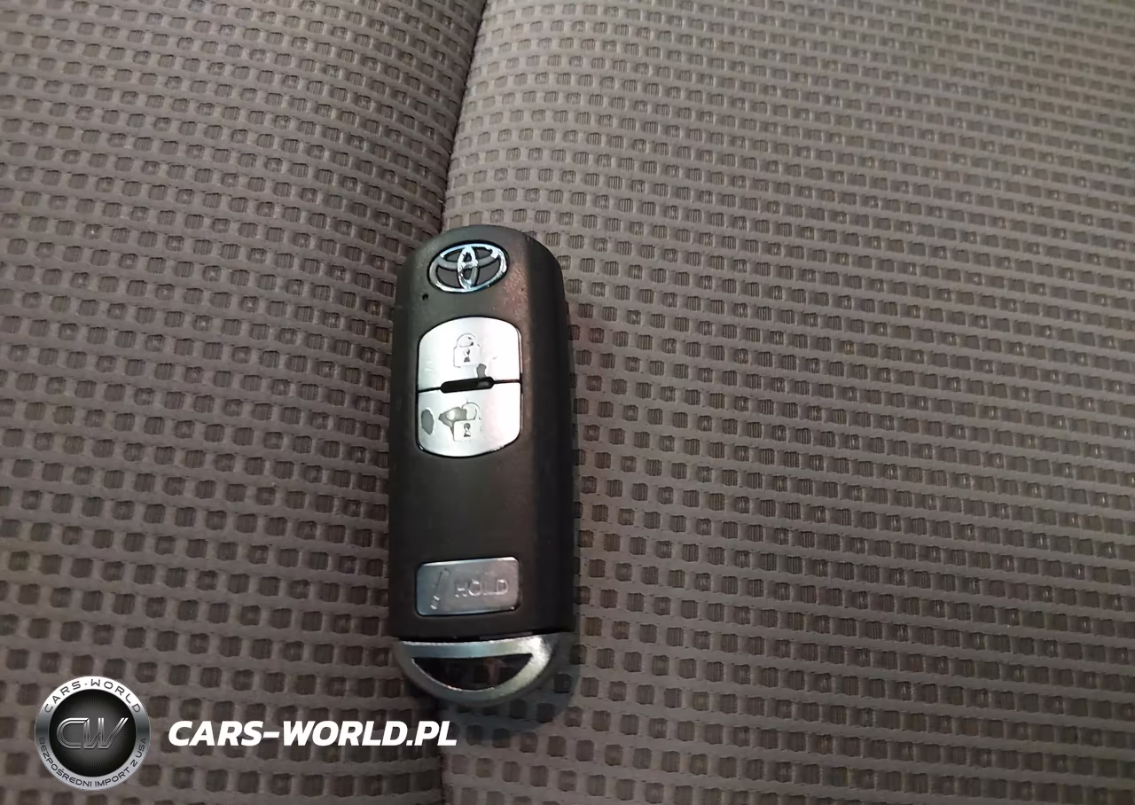 2020 Toyota Yaris Le VIN:3MYDLBJV4LY707225 - 11