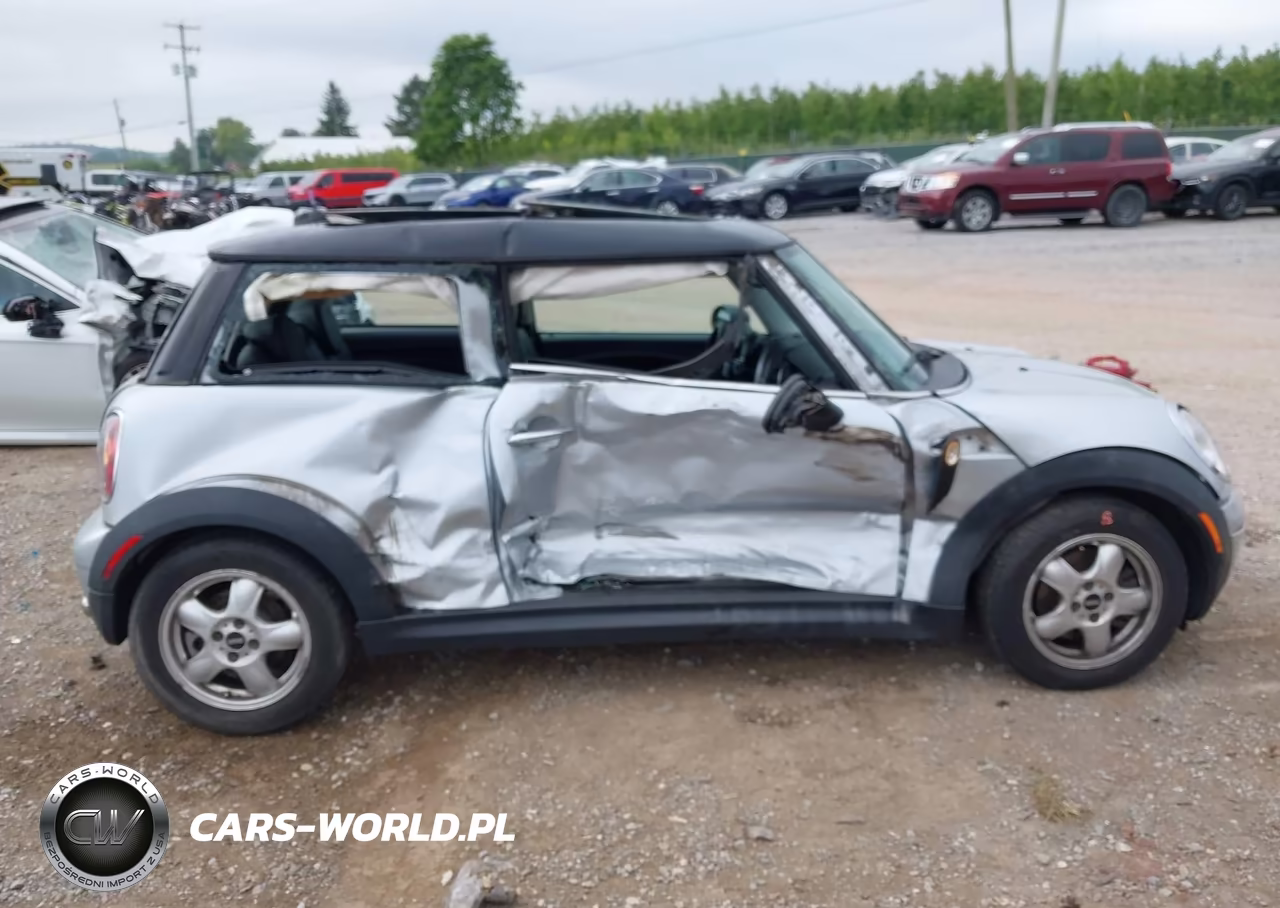 2008 Mini Cooper VIN:WMWMF335X8TT59212 - 12