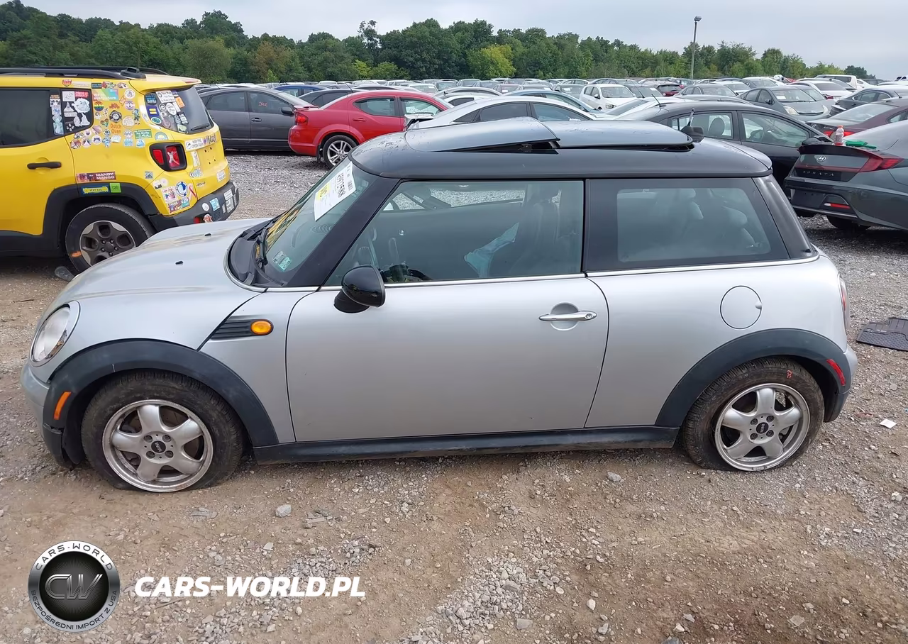 2008 Mini Cooper VIN:WMWMF335X8TT59212 - 13