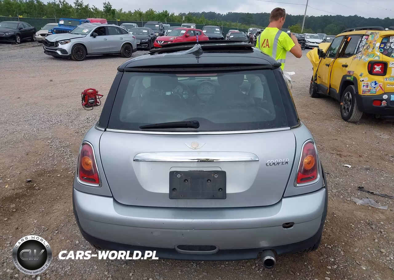 2008 Mini Cooper VIN:WMWMF335X8TT59212 - 15