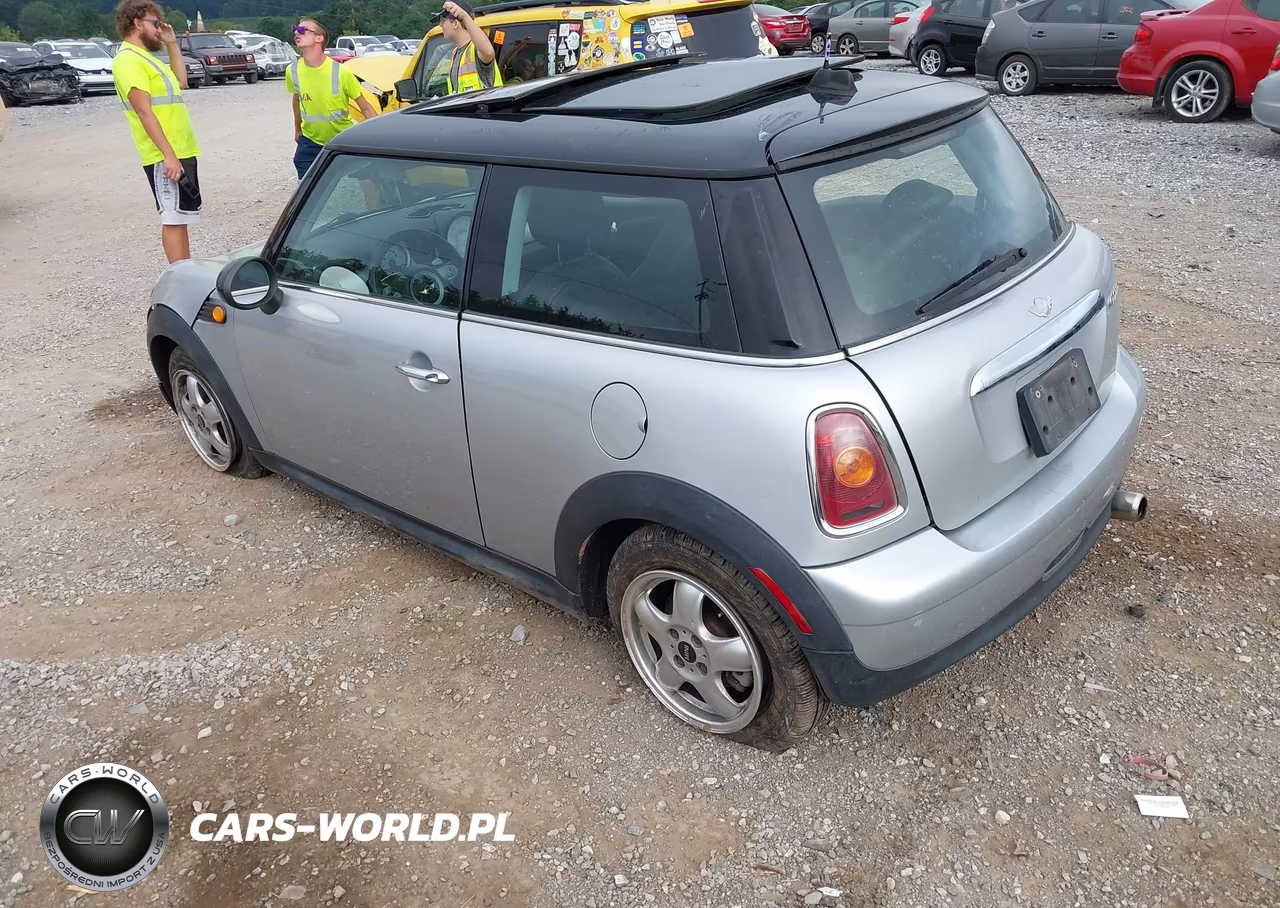 2008 Mini Cooper VIN:WMWMF335X8TT59212 - 3