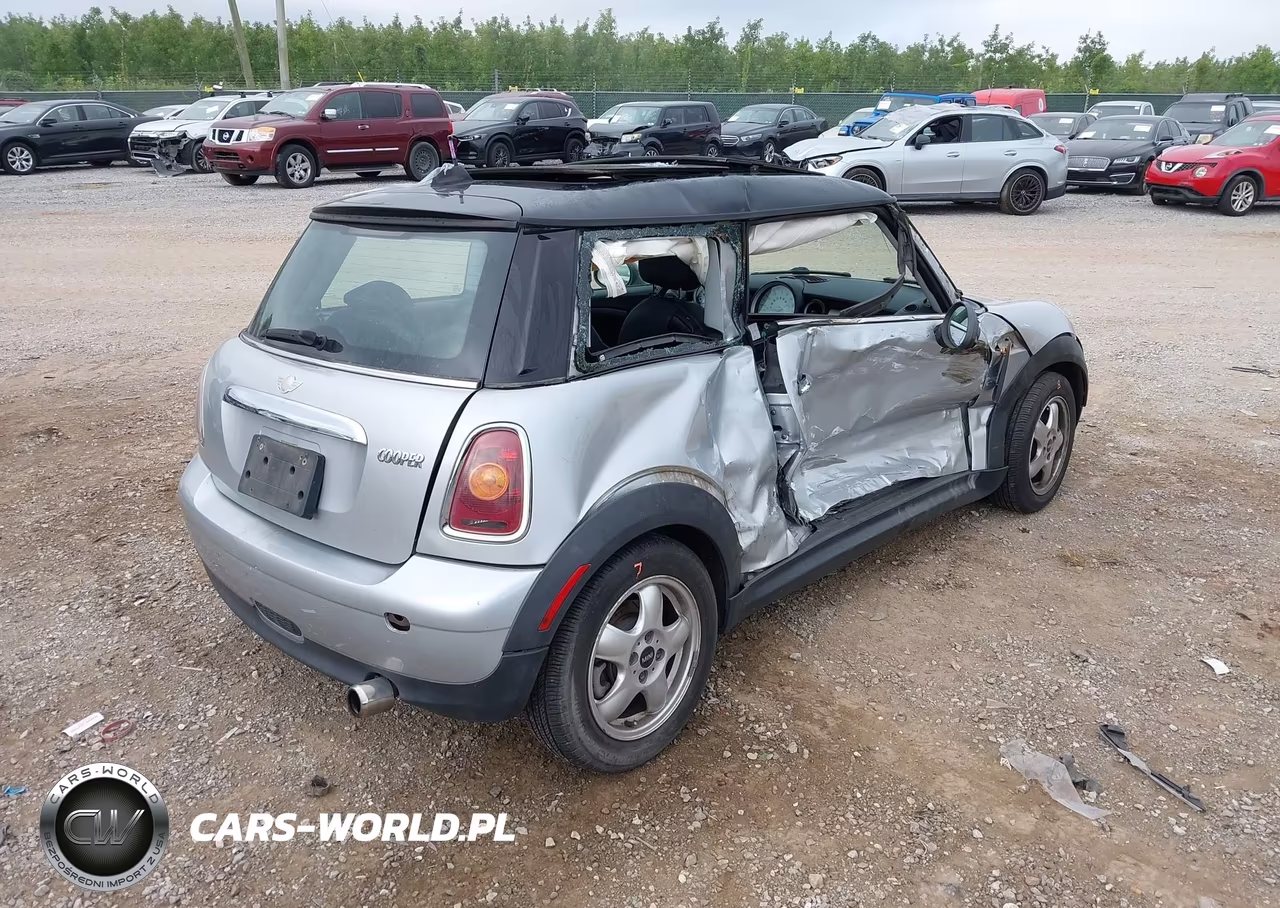 2008 Mini Cooper VIN:WMWMF335X8TT59212 - 4