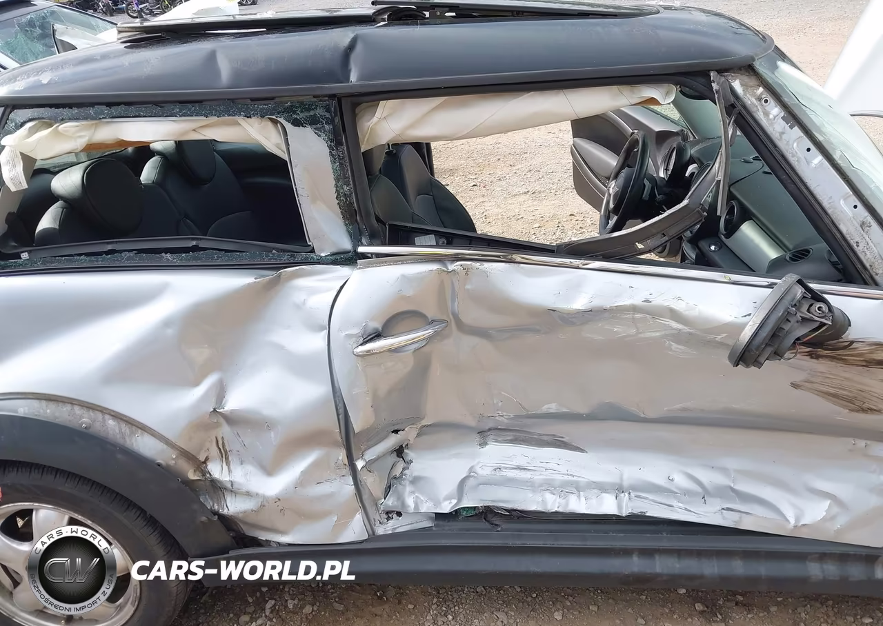 2008 Mini Cooper VIN:WMWMF335X8TT59212 - 6