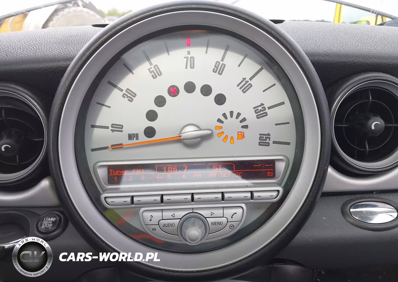 2008 Mini Cooper VIN:WMWMF335X8TT59212 - 7