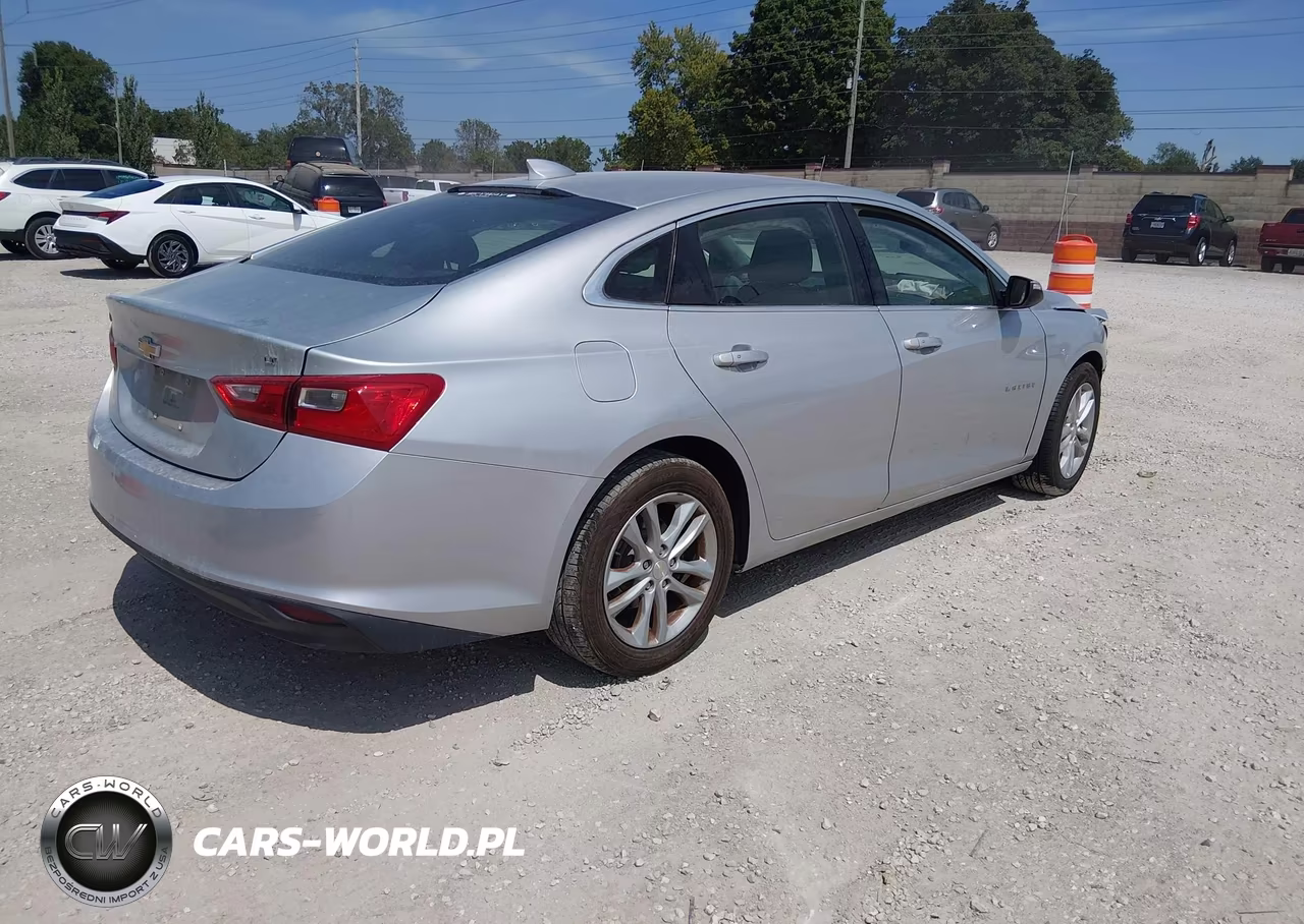 2018 Chevrolet Malibu Lt VIN:1G1ZD5STXJF130682 - 4
