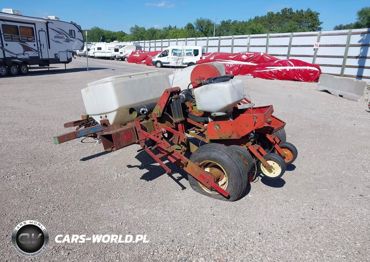 1989 White Corn Planter VIN:LOT-1-45972756 - 3