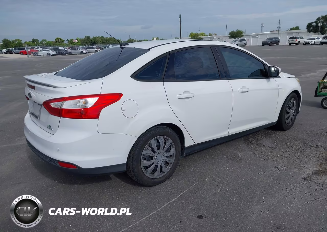 2014 Ford Focus Se VIN:1FADP3F28EL227777 - 4