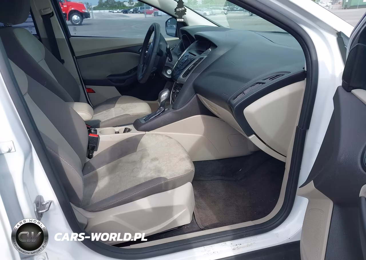2014 Ford Focus Se VIN:1FADP3F28EL227777 - 5