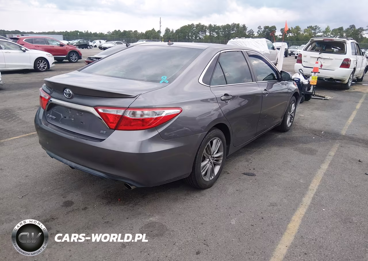 2015 Toyota Camry Se VIN:4T1BF1FK5FU083119 - 4