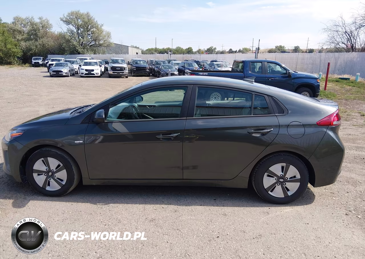 2020 Hyundai Ioniq Hybrid Blue VIN:KMHC65LC0LU220035 - 18