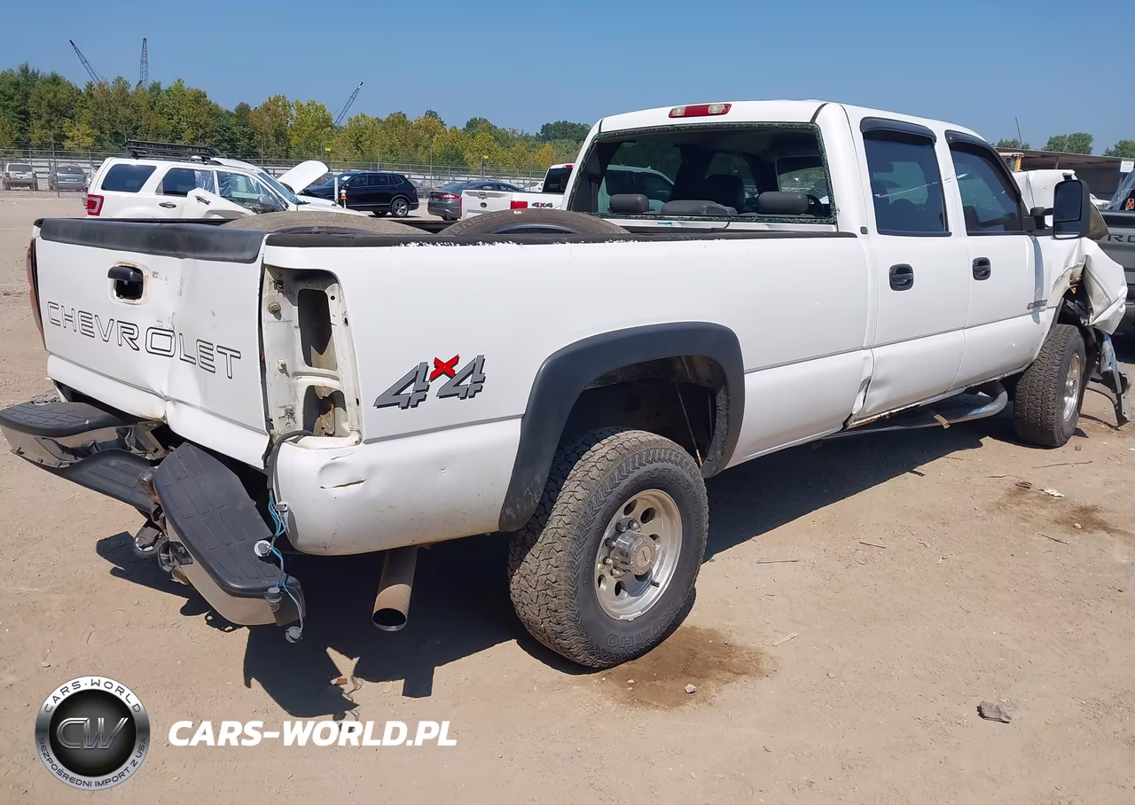 2003 Chevrolet Silverado 2500Hd VIN:1GCHK23UX3F104732 - 4