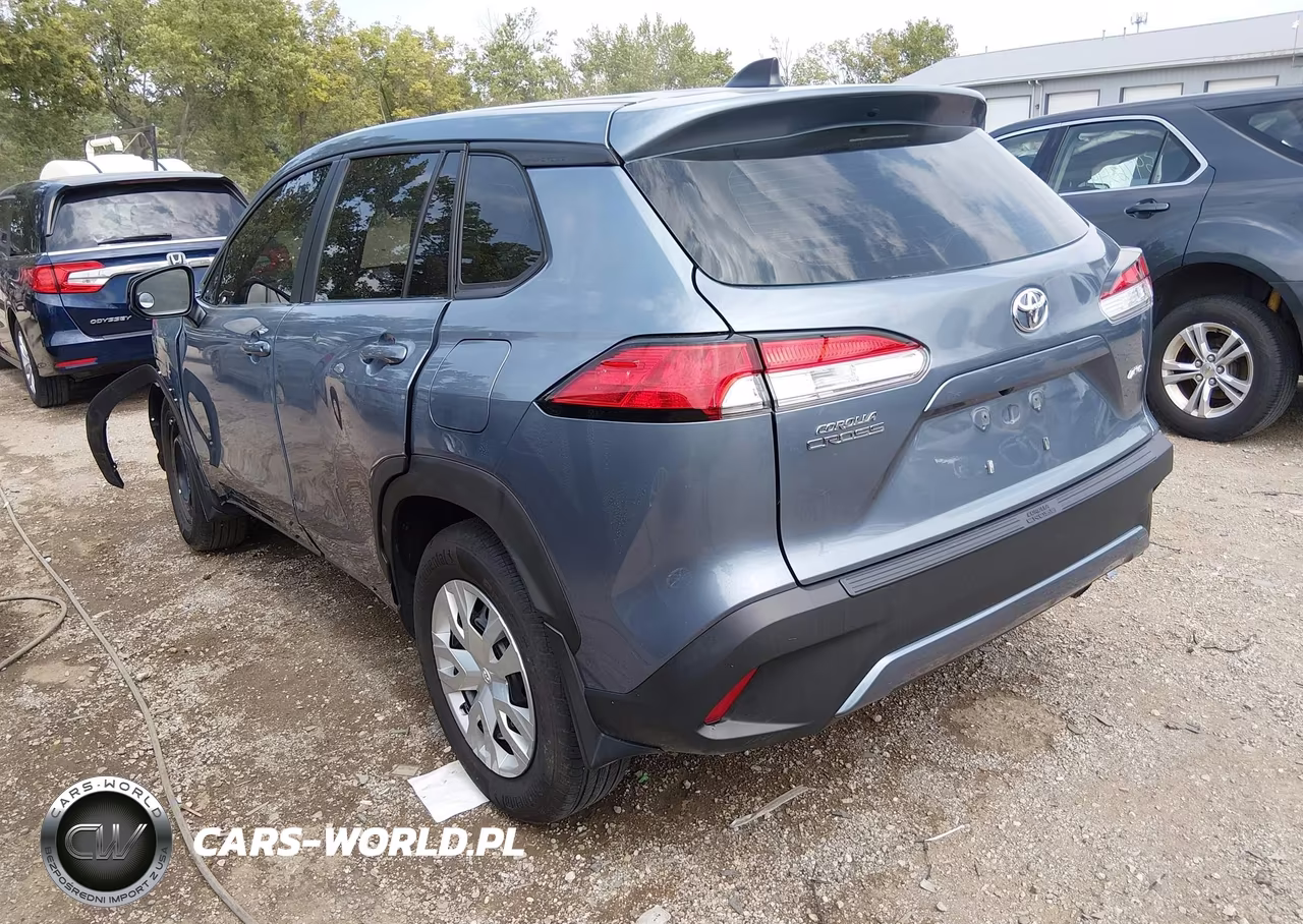 2024 Toyota Corolla Cross L VIN:7MUAAABG6RV116384 - 3