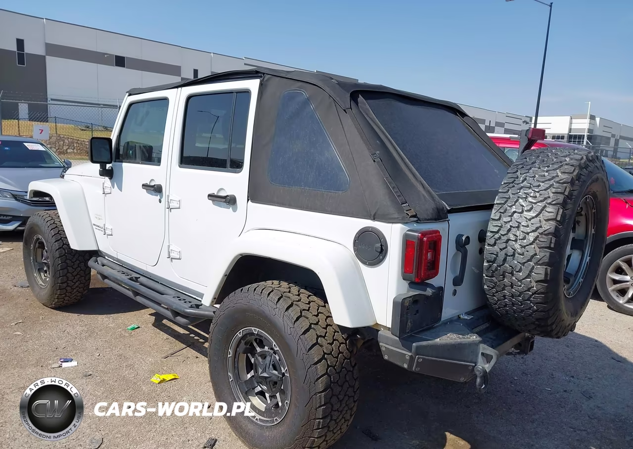2015 Jeep Wrangler Unlimited Sahara VIN:1C4BJWEGXFL657393 - 3