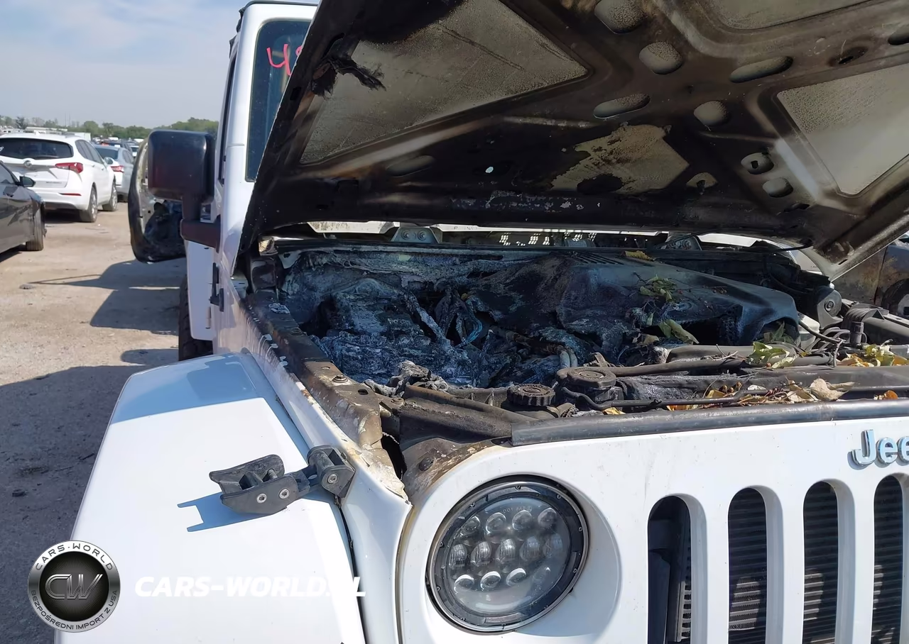 2015 Jeep Wrangler Unlimited Sahara VIN:1C4BJWEGXFL657393 - 6