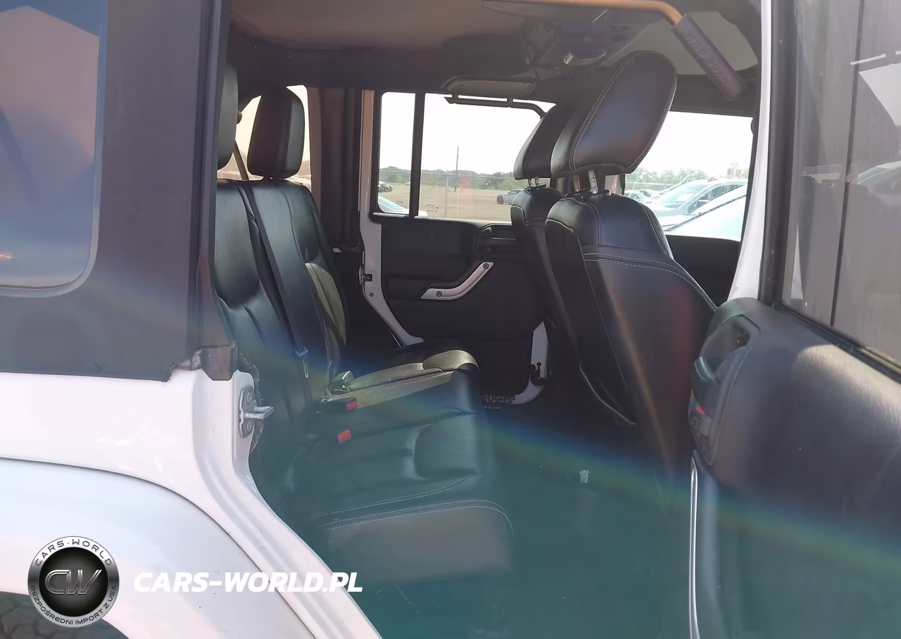 2015 Jeep Wrangler Unlimited Sahara VIN:1C4BJWEGXFL657393 - 8