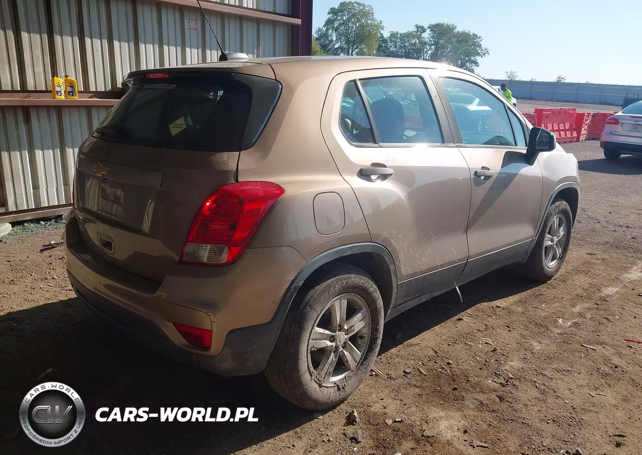 2018 Chevrolet Trax Ls VIN:3GNCJNSBXJL252212 - 4