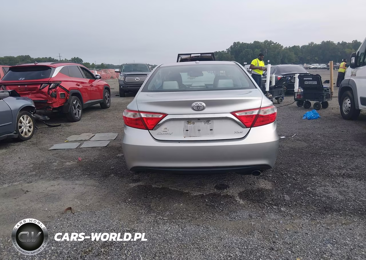 2015 Toyota Camry Xle VIN:4T4BF1FK1FR477187 - 16
