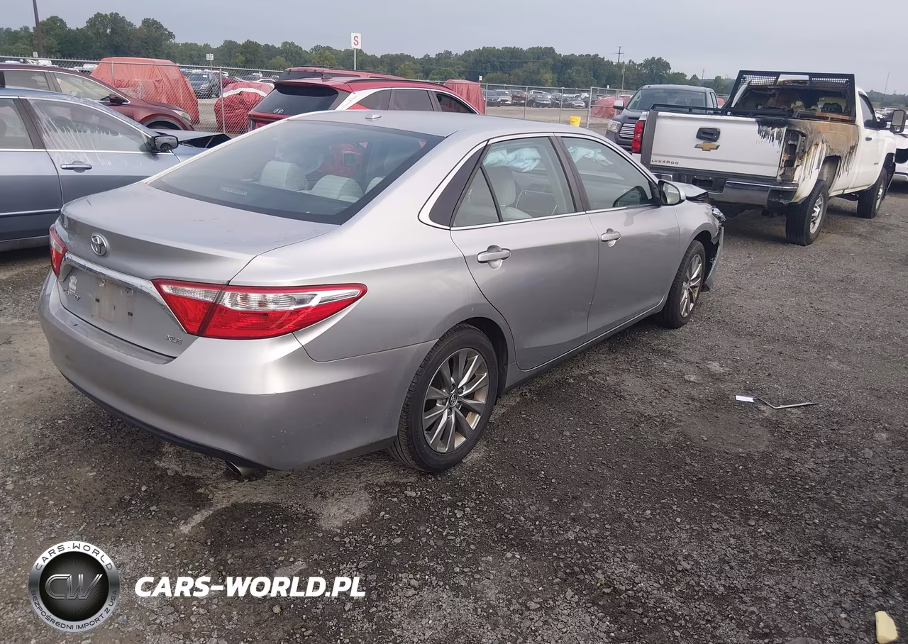 2015 Toyota Camry Xle VIN:4T4BF1FK1FR477187 - 4