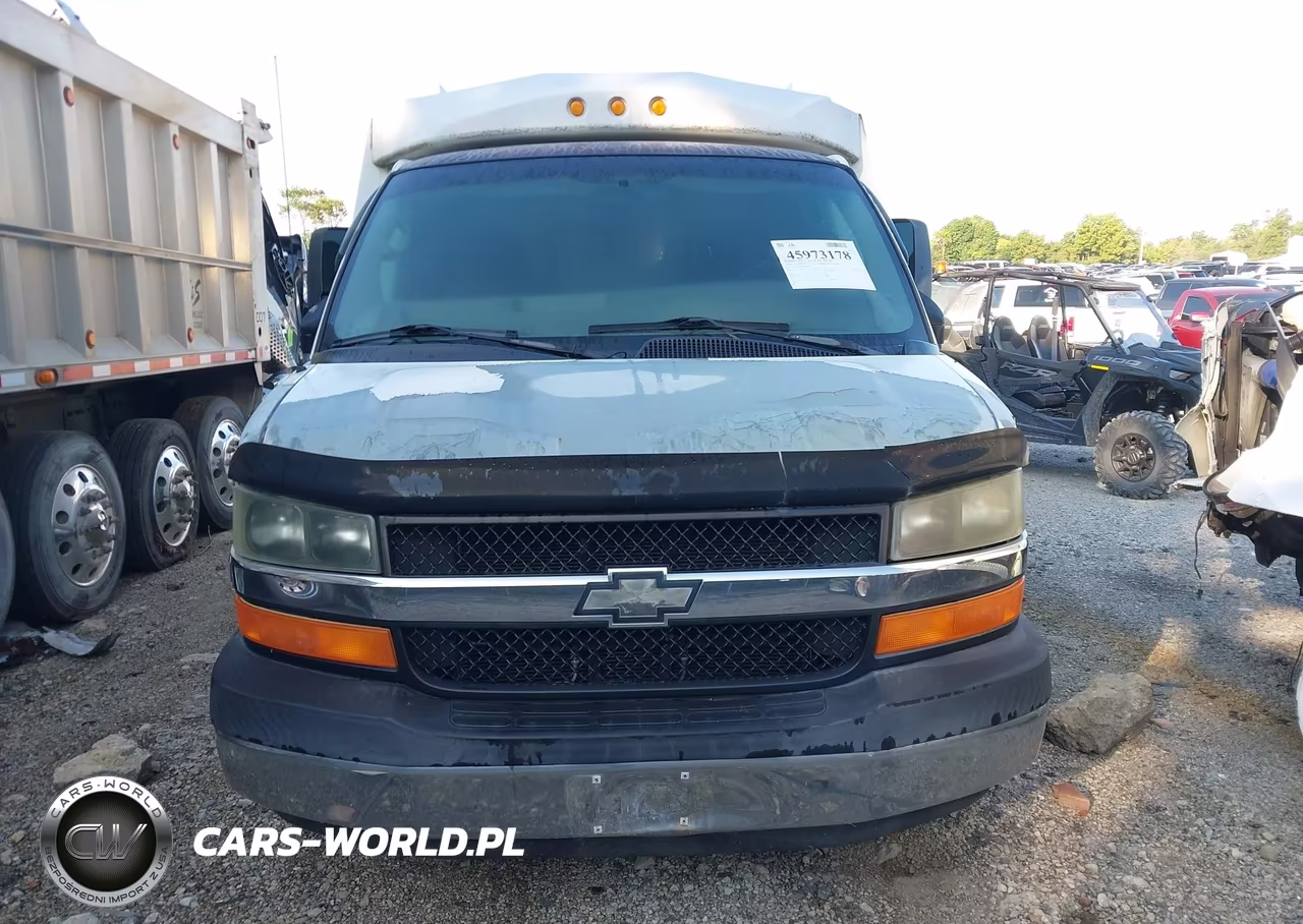 2006 Chevrolet Express Cutaway Work Van VIN:1GBJG312X61144468 - 12