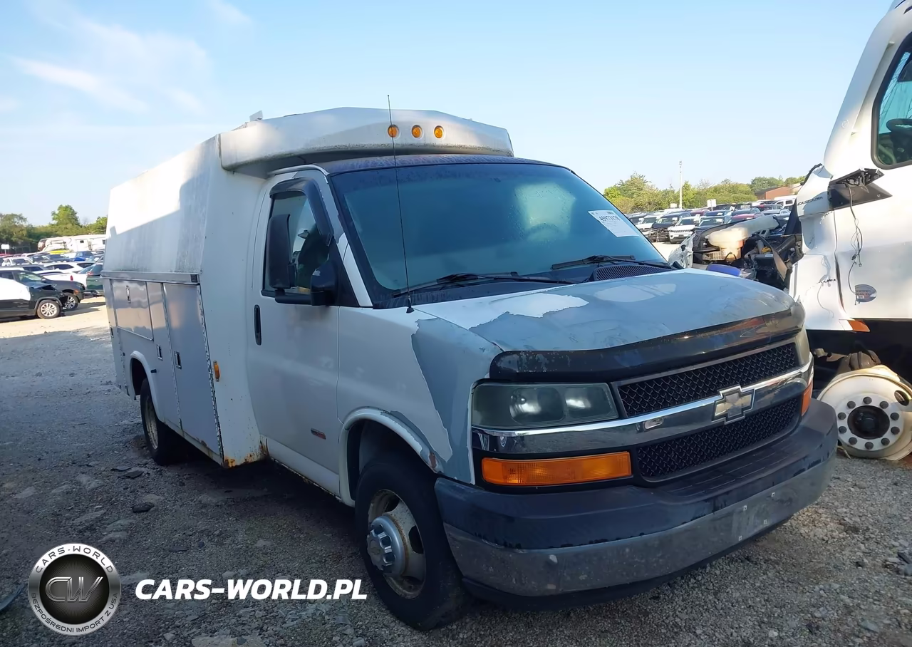 2006 Chevrolet Express Cutaway Work Van VIN:1GBJG312X61144468 - 13