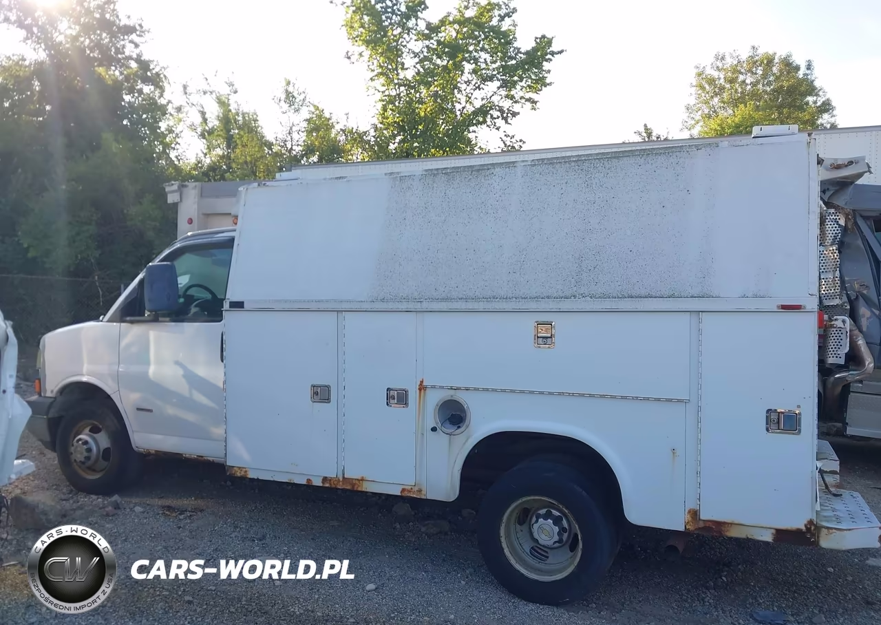 2006 Chevrolet Express Cutaway Work Van VIN:1GBJG312X61144468 - 14