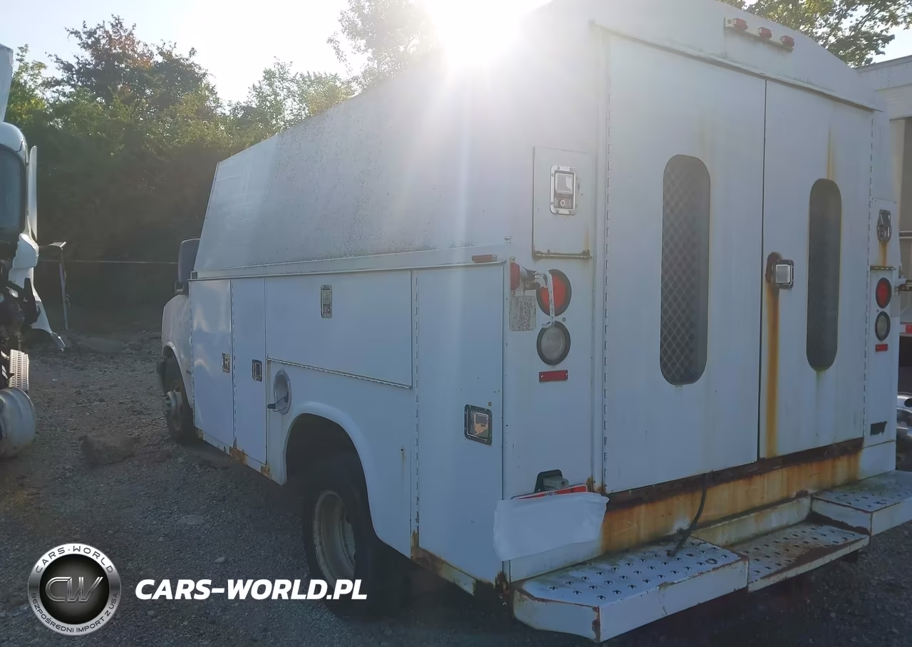 2006 Chevrolet Express Cutaway Work Van VIN:1GBJG312X61144468 - 3