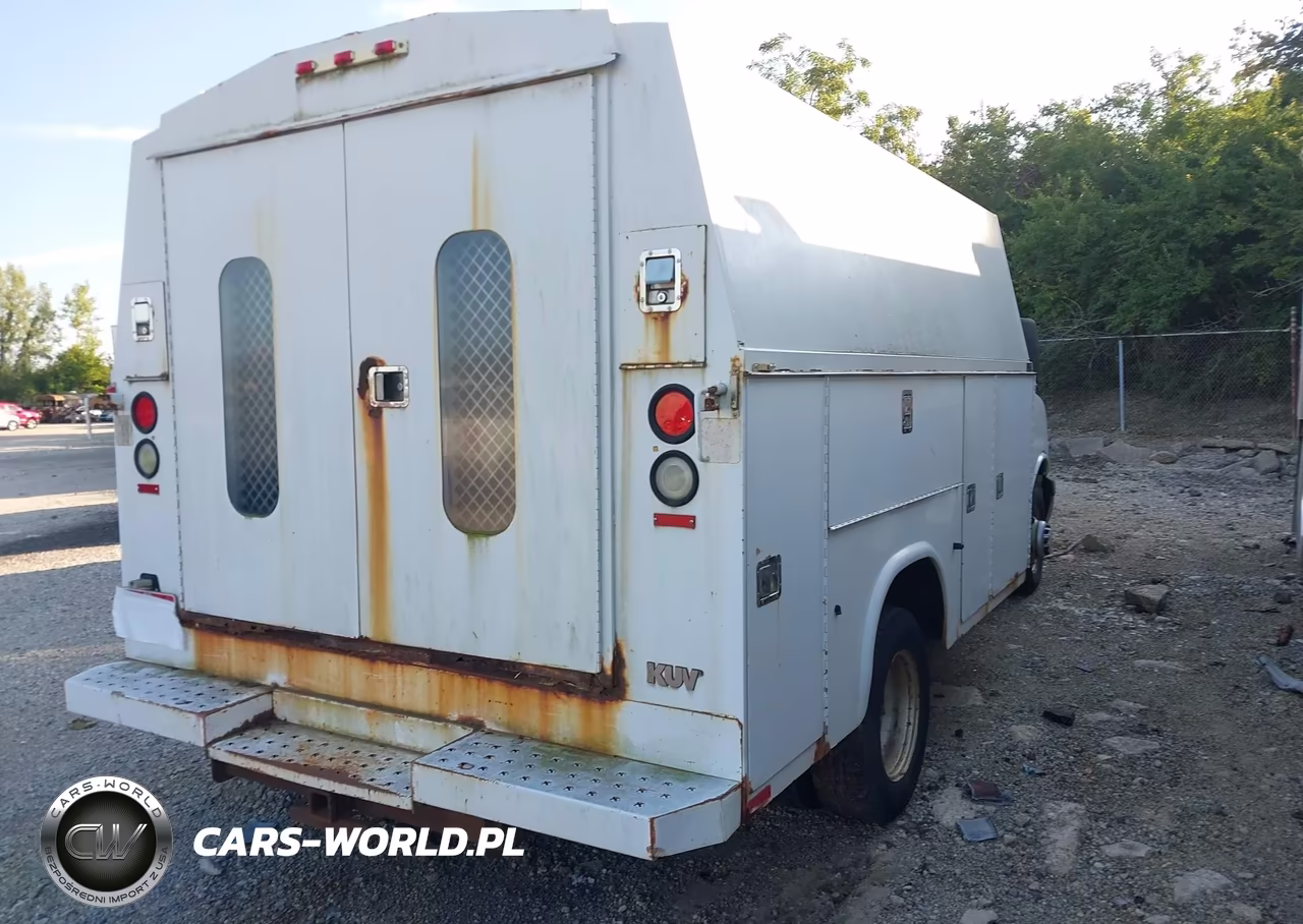 2006 Chevrolet Express Cutaway Work Van VIN:1GBJG312X61144468 - 4