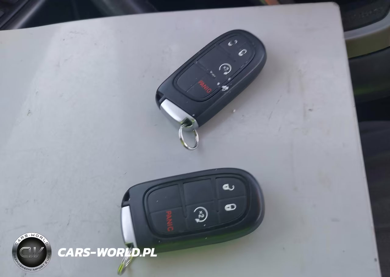 2019 Jeep Cherokee Latitude Plus 4X4 VIN:1C4PJMLB0KD398094 - 11