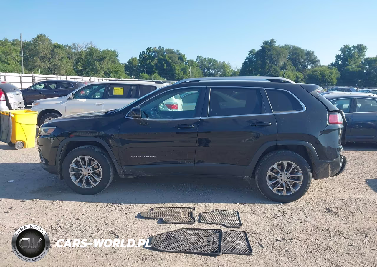 2019 Jeep Cherokee Latitude Plus 4X4 VIN:1C4PJMLB0KD398094 - 15