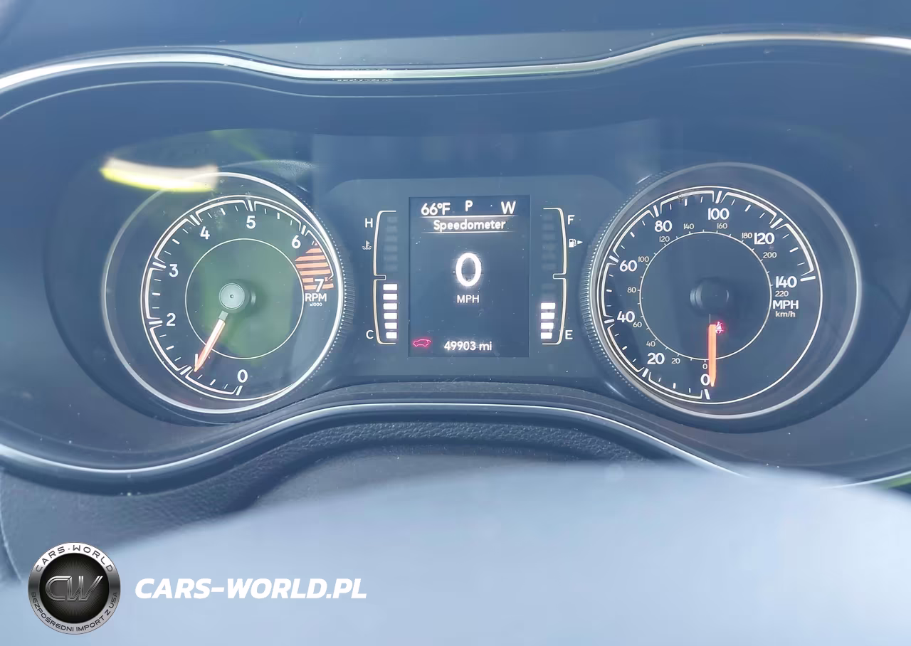 2019 Jeep Cherokee Latitude Plus 4X4 VIN:1C4PJMLB0KD398094 - 16