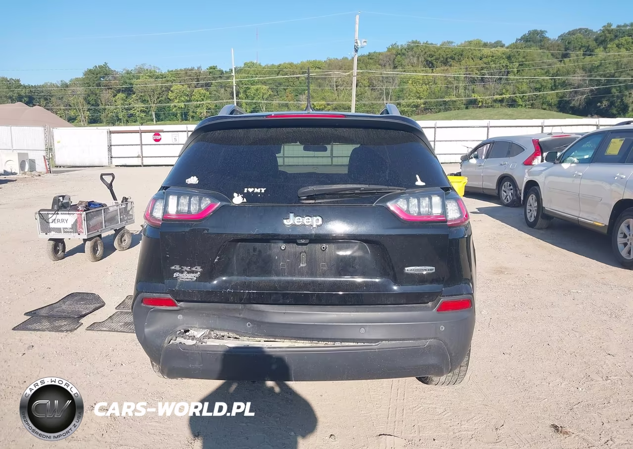 2019 Jeep Cherokee Latitude Plus 4X4 VIN:1C4PJMLB0KD398094 - 17