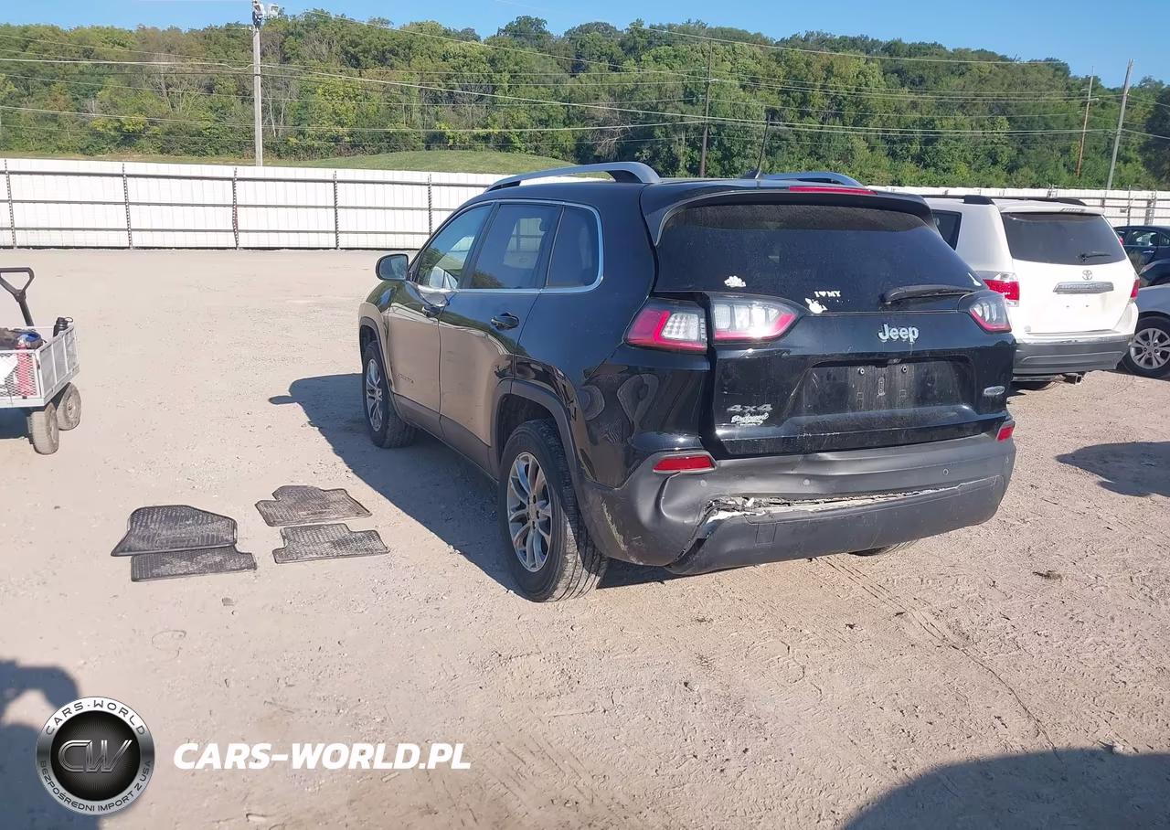 2019 Jeep Cherokee Latitude Plus 4X4 VIN:1C4PJMLB0KD398094 - 3