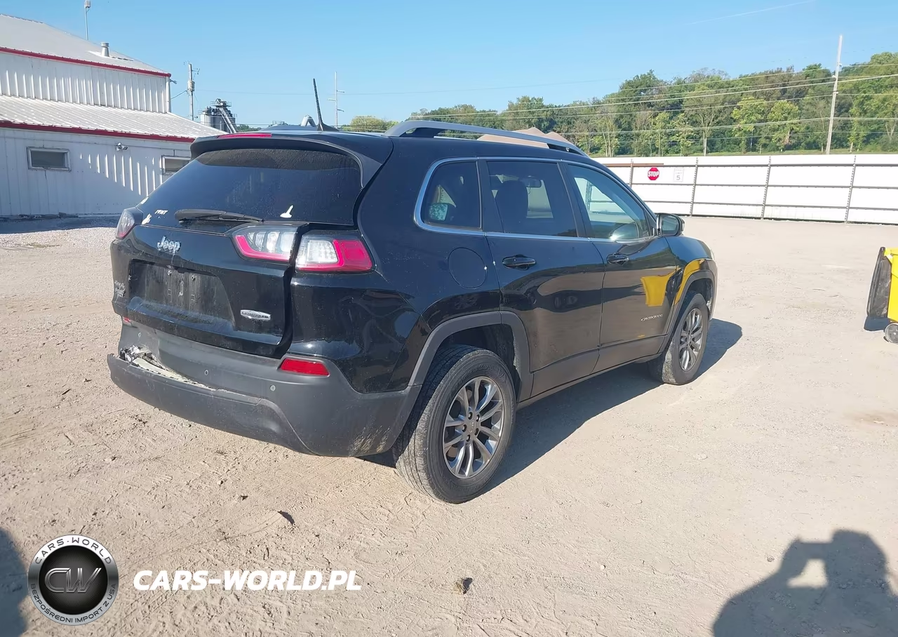 2019 Jeep Cherokee Latitude Plus 4X4 VIN:1C4PJMLB0KD398094 - 4