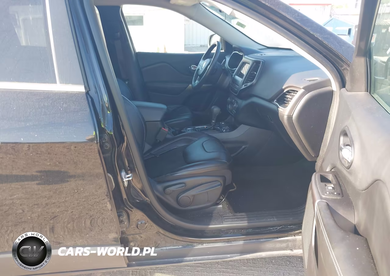 2019 Jeep Cherokee Latitude Plus 4X4 VIN:1C4PJMLB0KD398094 - 5