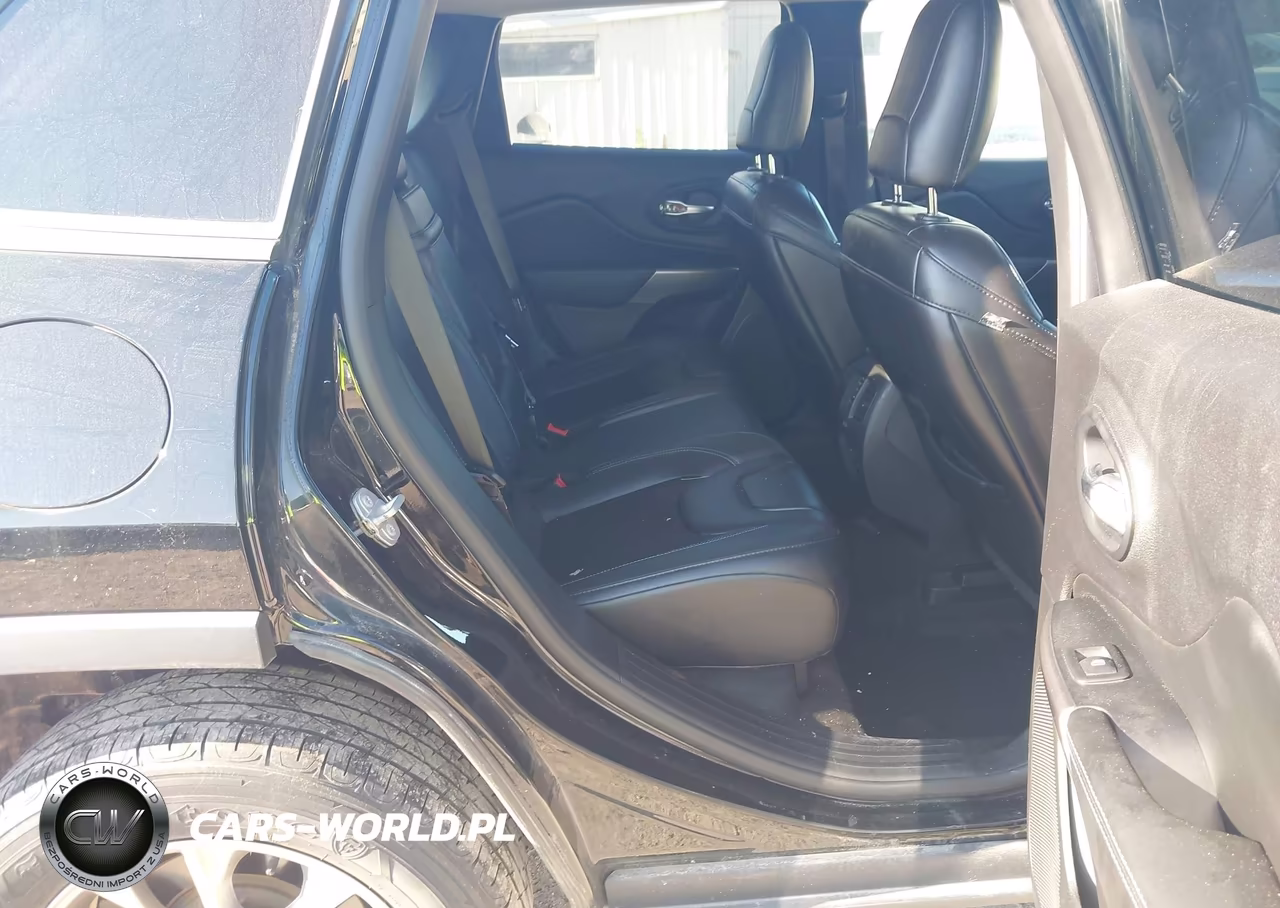 2019 Jeep Cherokee Latitude Plus 4X4 VIN:1C4PJMLB0KD398094 - 8