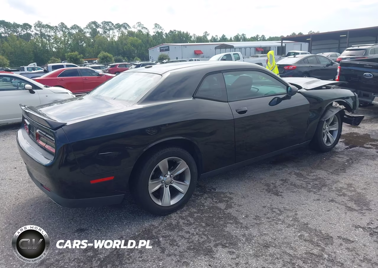 2018 Dodge Challenger Sxt VIN:2C3CDZAG1JH110753 - 4