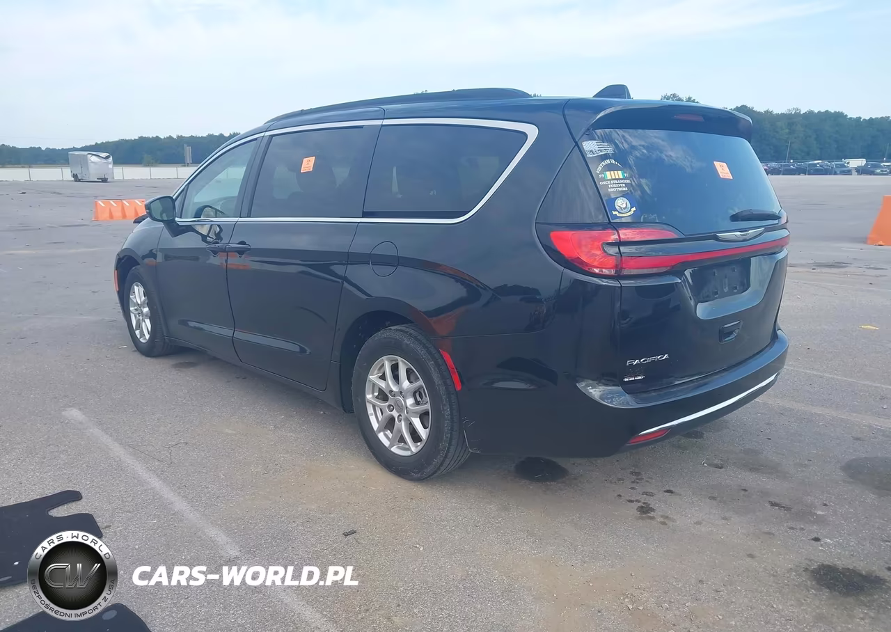 2022 Chrysler Pacifica Touring L VIN:2C4RC1BG1NR195408 - 3
